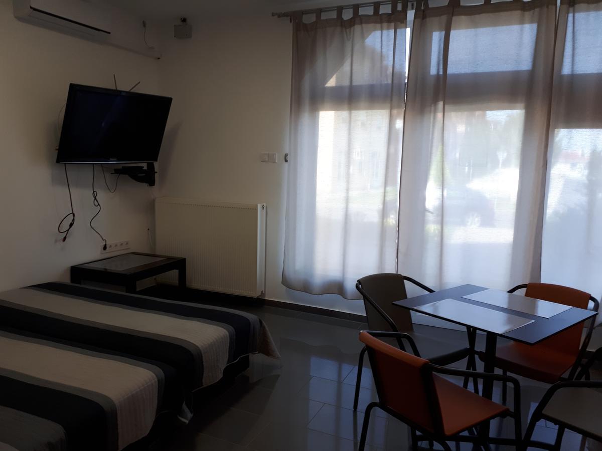 Kertvarosi Apartman II Tiszaujvaros Luaran gambar
